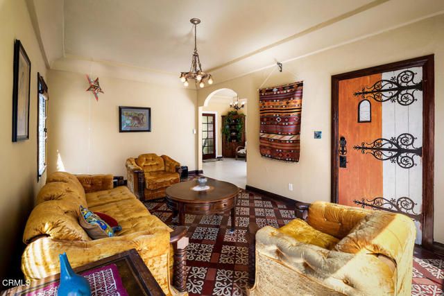 1117 Princeton Drive, Glendale, CA 91205