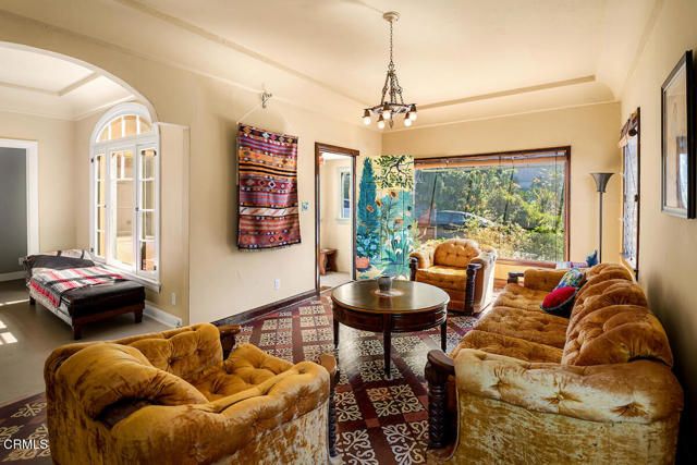 1117 Princeton Drive, Glendale, CA 91205