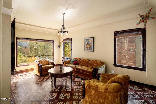 1117 Princeton Drive, Glendale, CA 91205