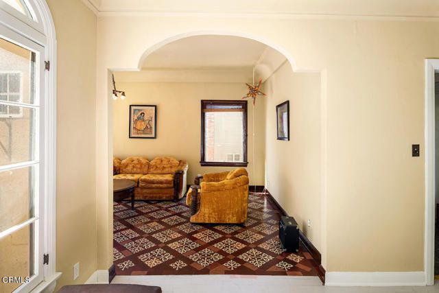 1117 Princeton Drive, Glendale, CA 91205