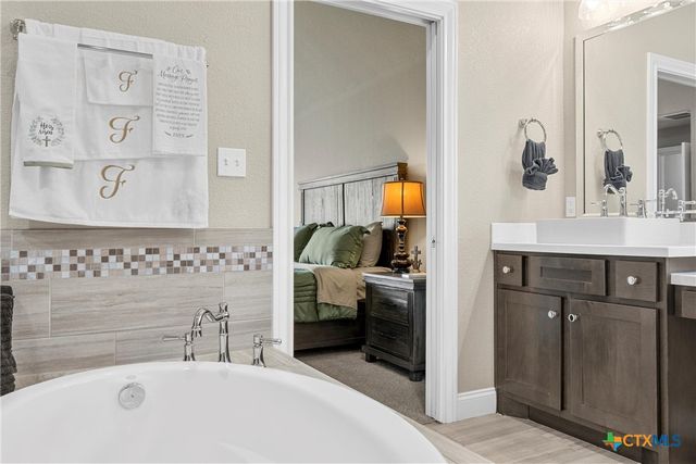 916 Cumberland Street, Mcgregor, TX 76657