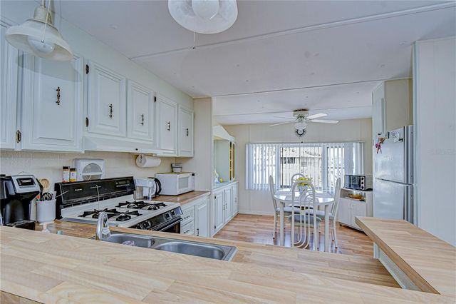 39612 STERLING DRIVE, Zephyrhills, FL 33542