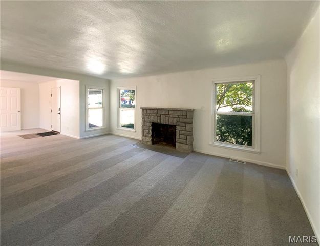 4642 Theiss Road, St Louis, MO 63128