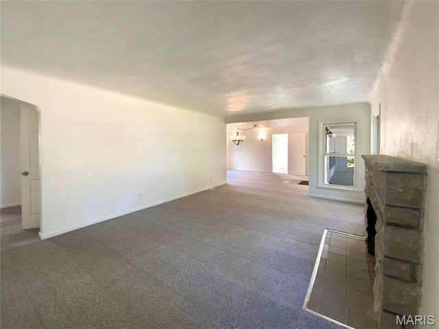 4642 Theiss Road, St Louis, MO 63128