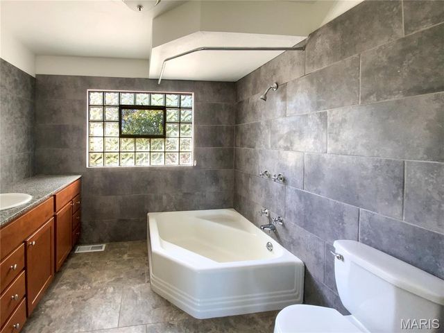 4642 Theiss Road, St Louis, MO 63128