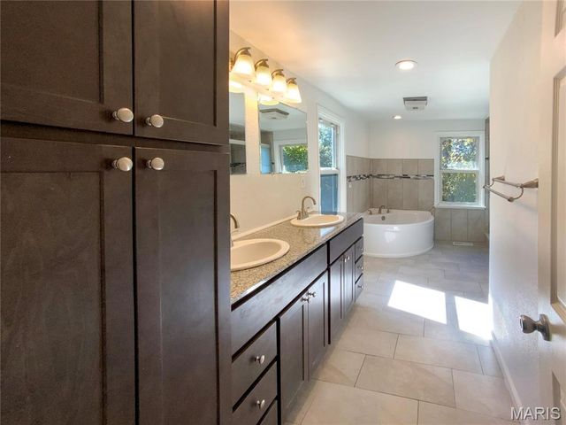 4642 Theiss Road, St Louis, MO 63128