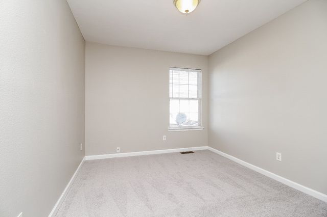 969 Evie Ann Ln, La Vergne, TN 37086