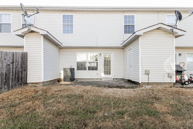 969 Evie Ann Ln, La Vergne, TN 37086