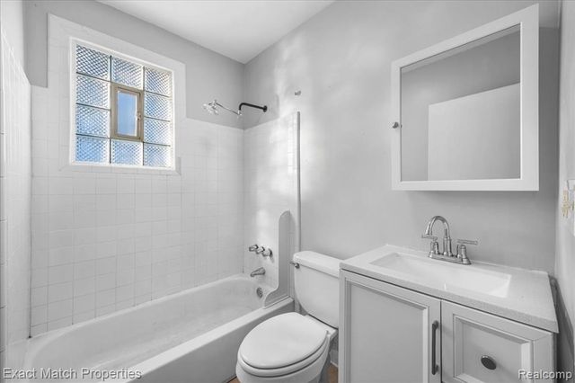 638 Raskob Street, Pontiac, MI 48340