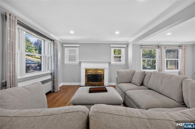 29 Laurel Avenue, Livingston, NJ 07039