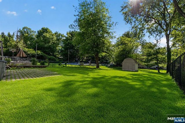 29 Laurel Avenue, Livingston, NJ 07039