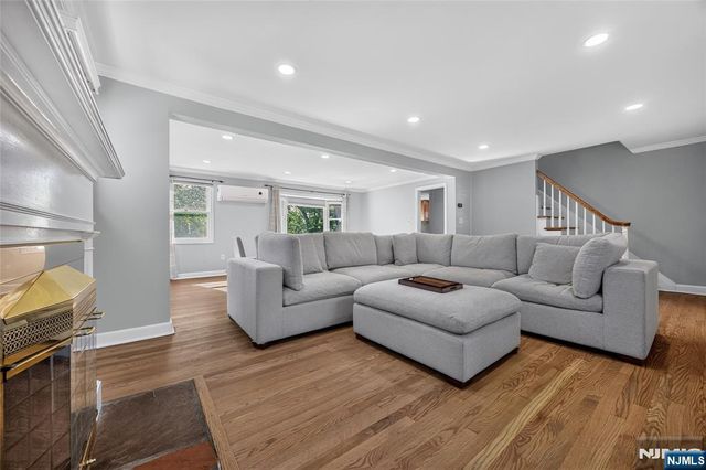 29 Laurel Avenue, Livingston, NJ 07039