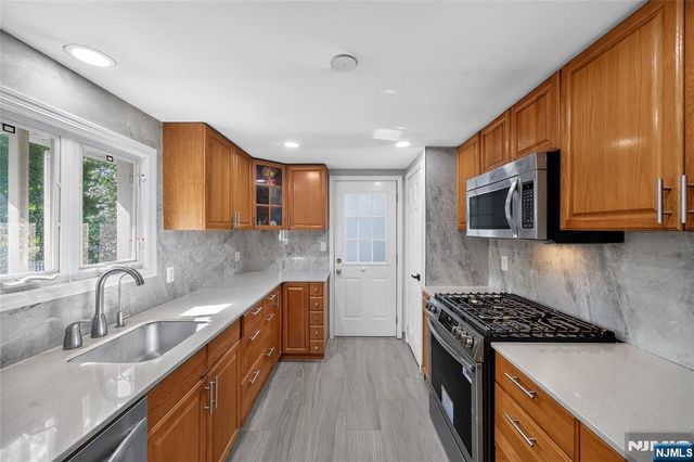 29 Laurel Avenue, Livingston, NJ 07039