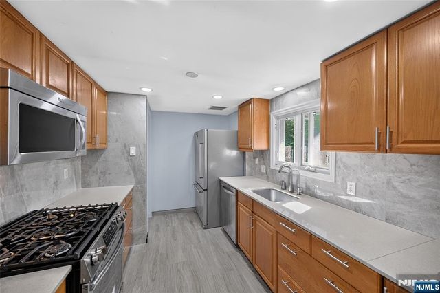 29 Laurel Avenue, Livingston, NJ 07039