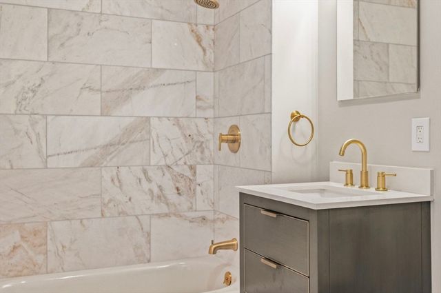 48 Coffey 9 D, Boston, MA 02122