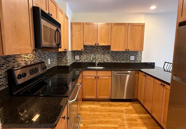 48 Coffey 9 D, Boston, MA 02122