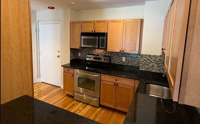 48 Coffey 9 D, Boston, MA 02122