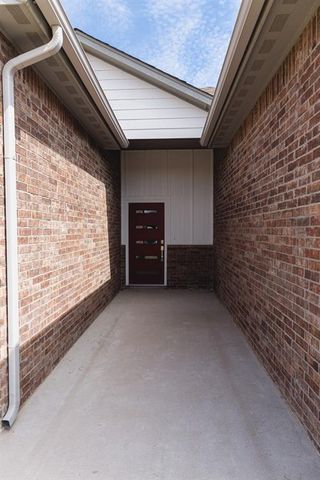 512 Remington Avenue, Jones, OK 73049