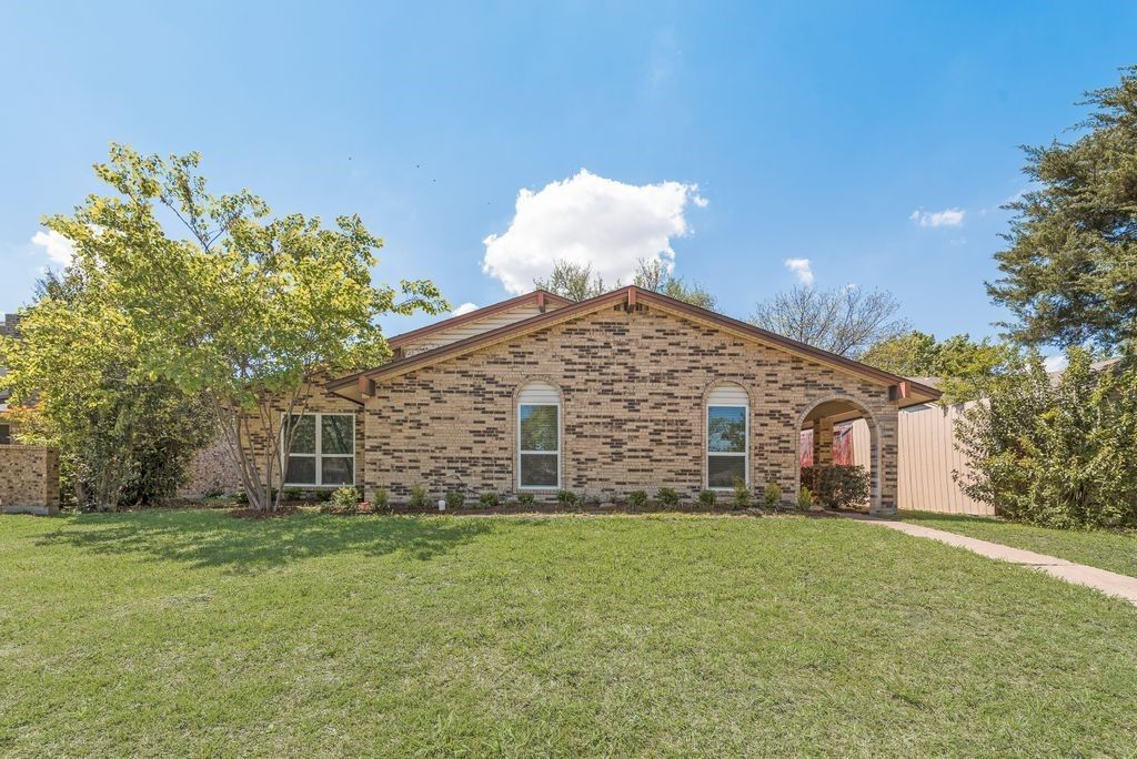 1309 Meandering Way, Garland, TX 75040