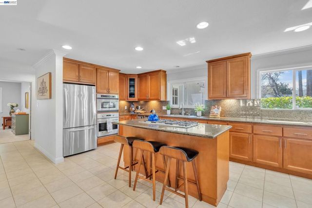 2070 Raven Rd, Pleasanton, CA 94566