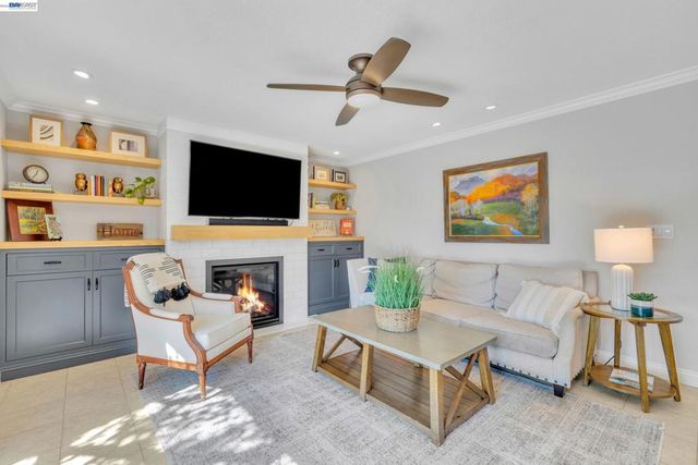 2070 Raven Rd, Pleasanton, CA 94566