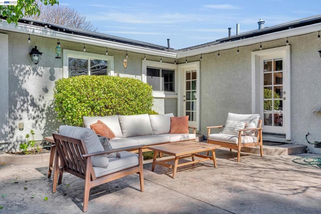 2070 Raven Rd, Pleasanton, CA 94566