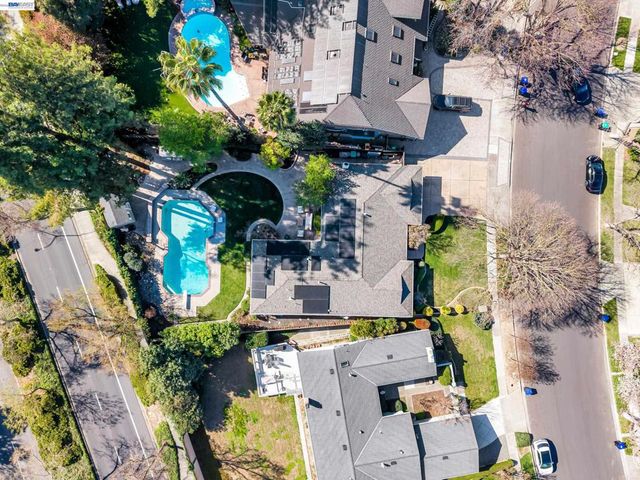2070 Raven Rd, Pleasanton, CA 94566