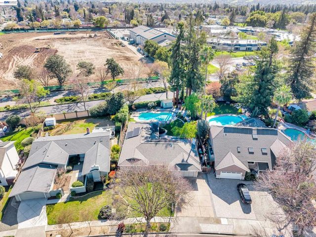 2070 Raven Rd, Pleasanton, CA 94566