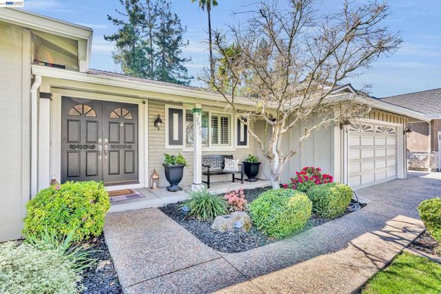 2070 Raven Rd, Pleasanton, CA 94566