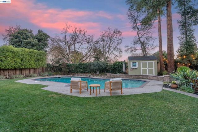 2070 Raven Rd, Pleasanton, CA 94566