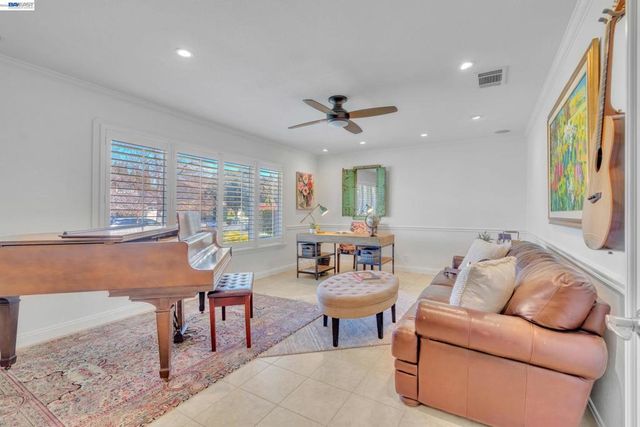 2070 Raven Rd, Pleasanton, CA 94566