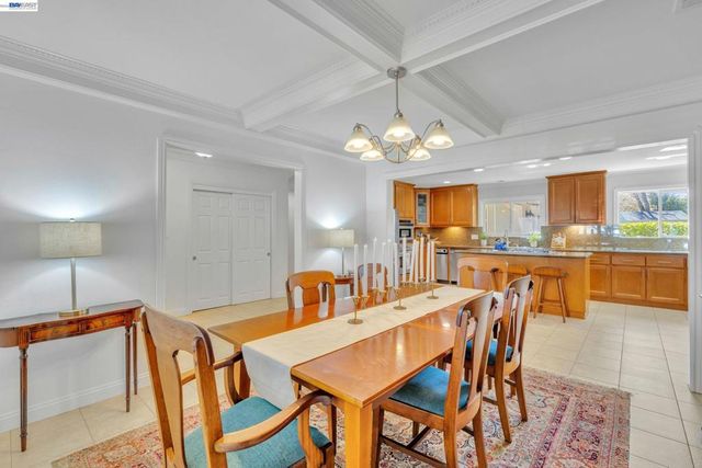 2070 Raven Rd, Pleasanton, CA 94566