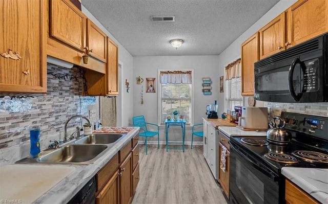 37 Grassy Knoll Circle, Greensboro, NC 27406