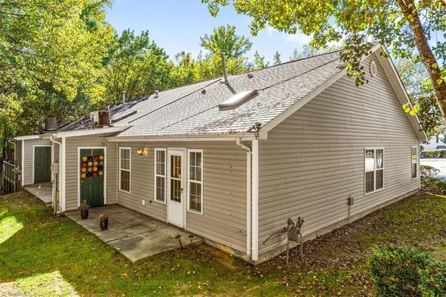 37 Grassy Knoll Circle, Greensboro, NC 27406