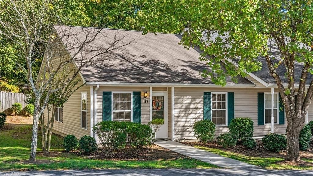 37 Grassy Knoll Circle, Greensboro, NC 27406