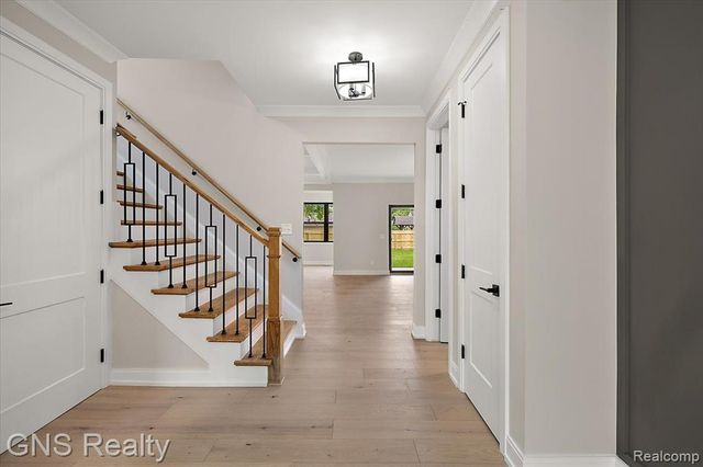 206 E Windemere Avenue, Royal Oak, MI 48073