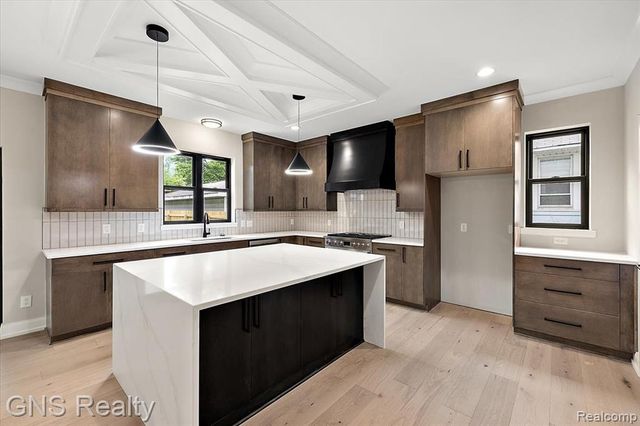 206 E Windemere Avenue, Royal Oak, MI 48073