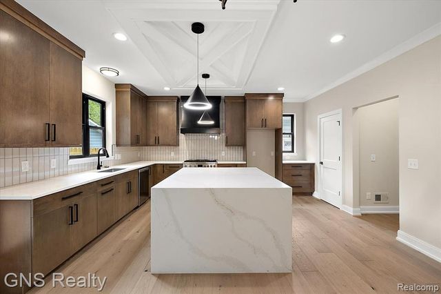 206 E Windemere Avenue, Royal Oak, MI 48073