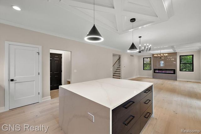 206 E Windemere Avenue, Royal Oak, MI 48073