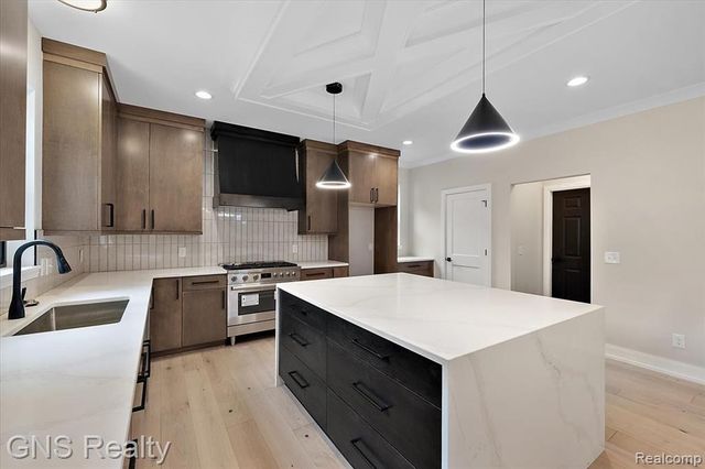 206 E Windemere Avenue, Royal Oak, MI 48073