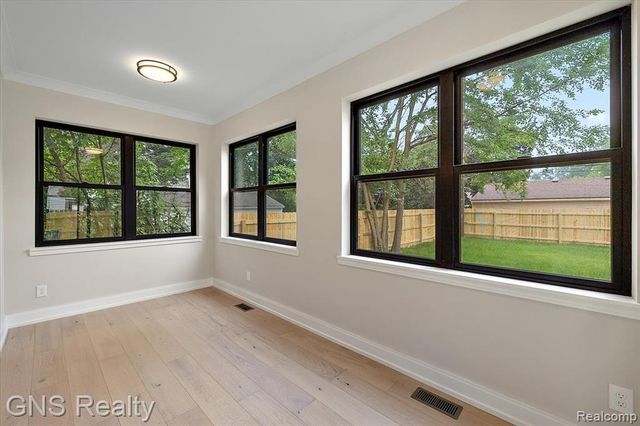 206 E Windemere Avenue, Royal Oak, MI 48073