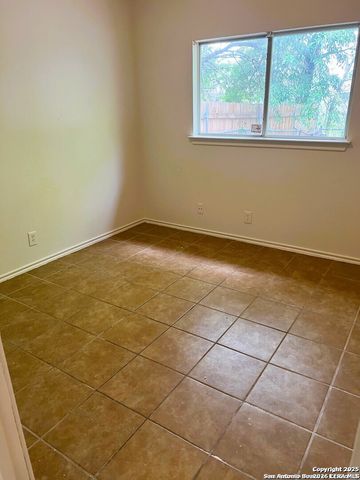 9638 Green Plains Dr, San Antonio, TX 78245