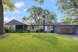 14 Twin Oak Drive, Warwick, RI 02889