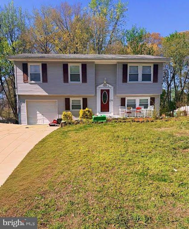 Image 1 of property listing at 16 AMWICH CT, Waldorf, MD 20602