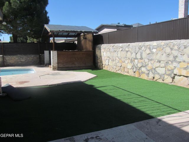 2101 E GLEN Drive, El Paso, TX 79936