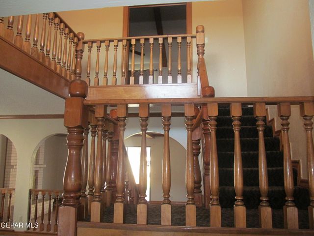 2101 E GLEN Drive, El Paso, TX 79936