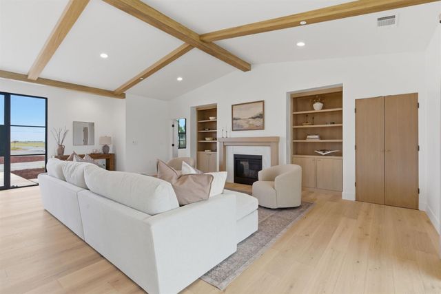 11450 E Jahant Rd, Acampo, CA 95220