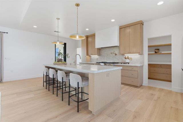 11450 E Jahant Rd, Acampo, CA 95220