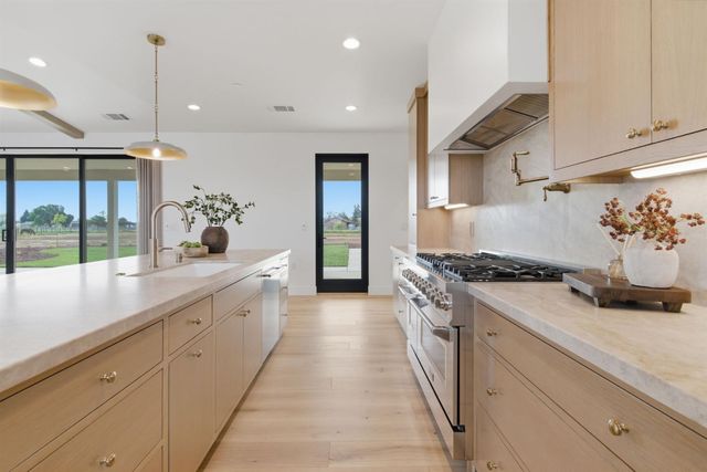 11450 E Jahant Rd, Acampo, CA 95220