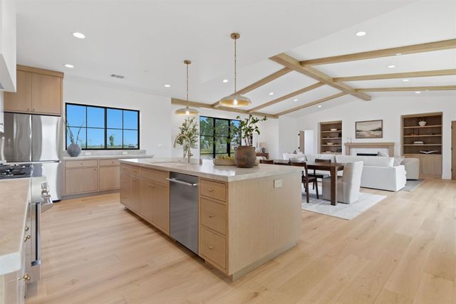 11450 E Jahant Rd, Acampo, CA 95220